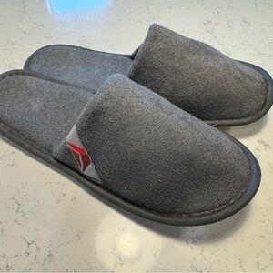 Delta ONE - slide house shoes lounge shoes - one size